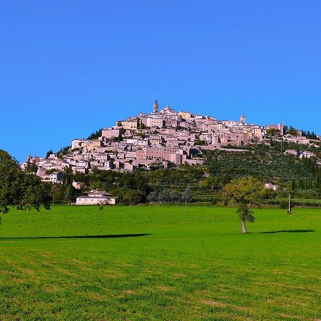 Il Cortiletto Casa Vacanza טרווי מראה חיצוני תמונה