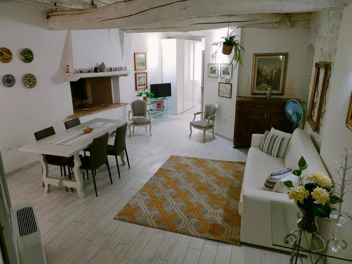 Il Cortiletto Casa Vacanza טרווי מראה חיצוני תמונה