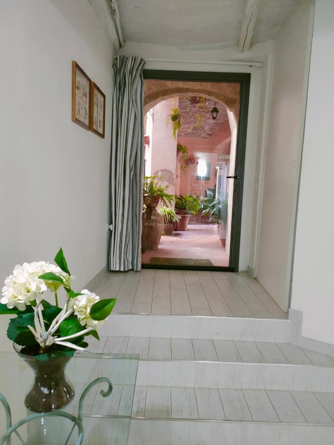Il Cortiletto Casa Vacanza טרווי מראה חיצוני תמונה