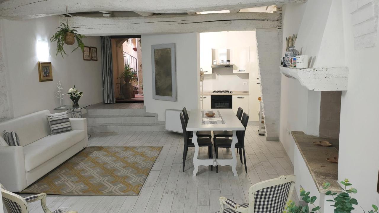 Il Cortiletto Casa Vacanza טרווי מראה חיצוני תמונה