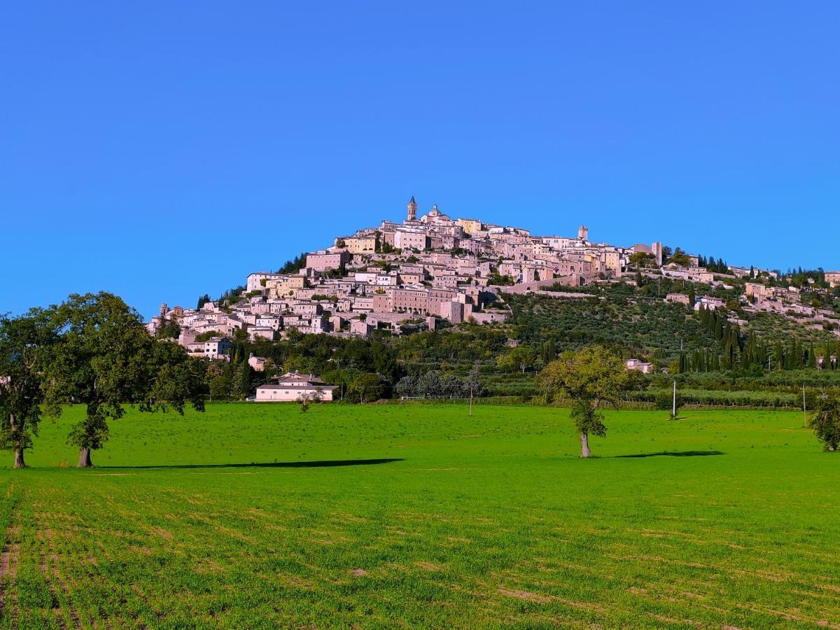 Il Cortiletto Casa Vacanza טרווי מראה חיצוני תמונה
